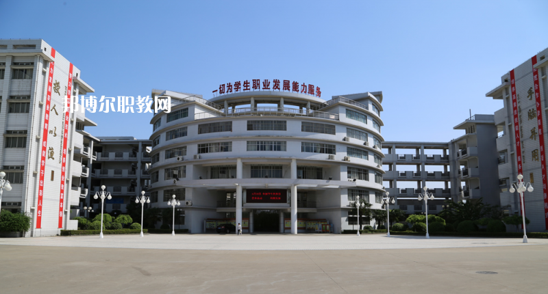 泰州機電高等職業(yè)技術(shù)學(xué)校2022年招生辦聯(lián)系電話