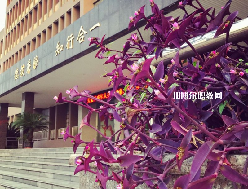 德陽(yáng)安裝技師學(xué)院2022年招生辦電話(huà)