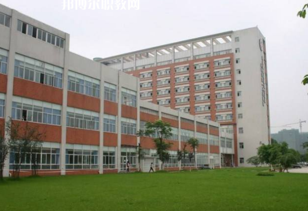 德陽(yáng)中德工業(yè)技術(shù)學(xué)校2022年學(xué)費(fèi)、收費(fèi)多少