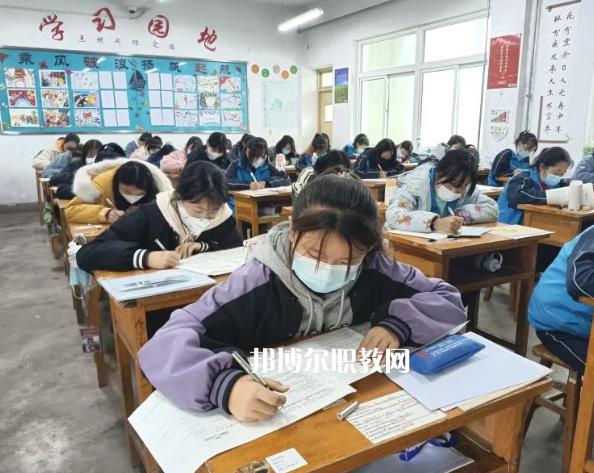 平?jīng)隼砉ぶ械葘I(yè)學校2022年報名條件、招生要求、招生對象