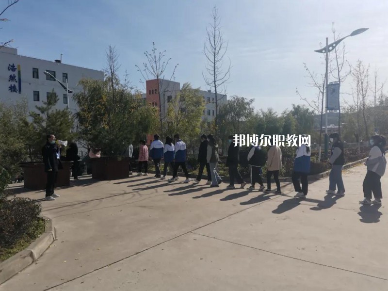 華亭職業(yè)教育中心2022年學(xué)費、收費多少