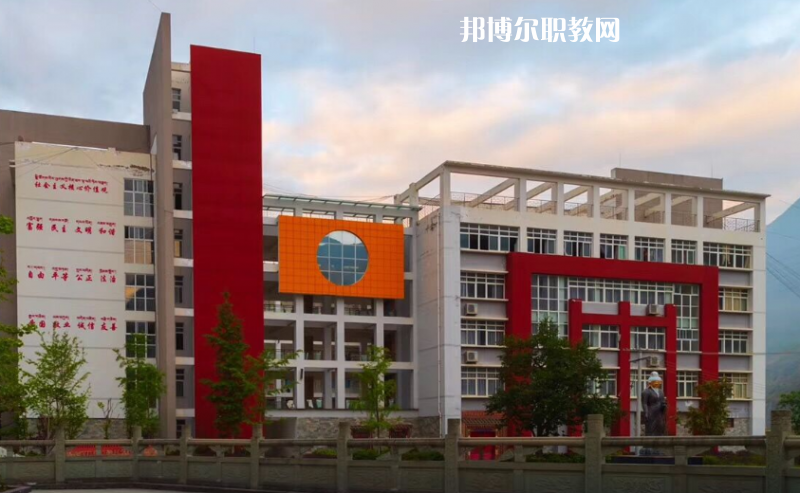 甘孜州職業(yè)技術學校2022年報名條件、招生要求、招生對象