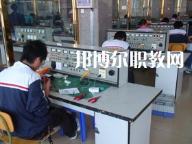 平山縣職業(yè)教育中心2022年招生辦聯系電話