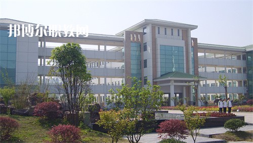 鎮(zhèn)江高等職業(yè)技術學校2022年招生辦聯(lián)系電話