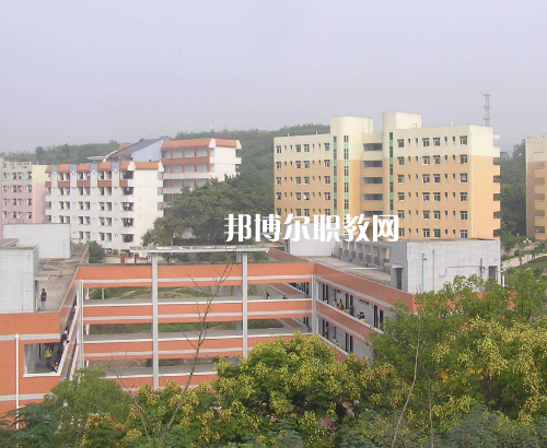 重慶貿(mào)易中等職業(yè)學(xué)校2022年報(bào)名條件、招生要求、招生對(duì)象