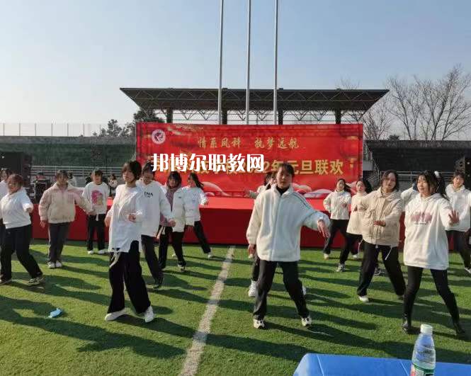 鳳陽(yáng)科技學(xué)校2022年報(bào)名條件、招生要求、招生對(duì)象