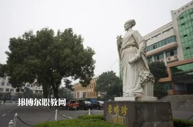 昆明醫(yī)藥職業(yè)技術(shù)學(xué)校2022年報(bào)名條件、招生要求、招生對(duì)象