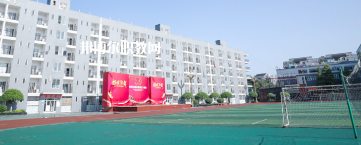 昆明市衛(wèi)生學(xué)校2022年報名條件、招生要求、招生對象