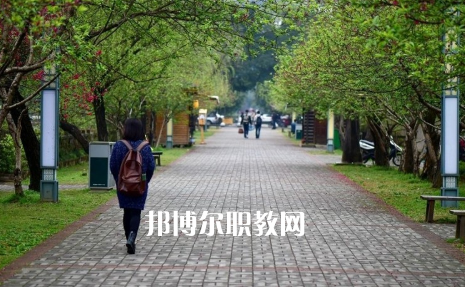 武漢建筑工程學(xué)校2022年招生辦聯(lián)系電話(huà)