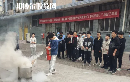 華中信息商務(wù)技工學(xué)校2022年報(bào)名條件、招生要求、招生對(duì)象