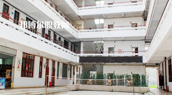 福建新華技術(shù)學(xué)校2023年學(xué)費(fèi)、收費(fèi)多少