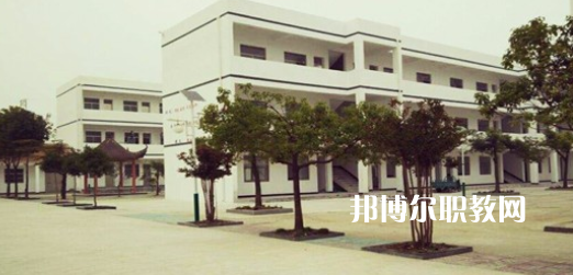 盱眙縣東方職業(yè)高級中學(xué)地址在哪里，哪個地區(qū)，哪個城市?