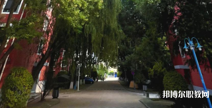 秦皇島市外事旅游職業(yè)學(xué)校地址，乘車路線