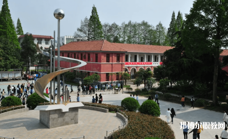 信陽市第一職業(yè)高級中學(xué)怎么樣、好不好