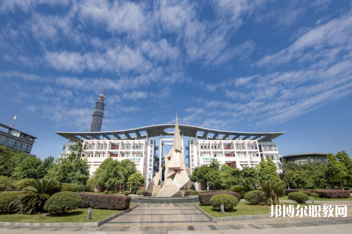 四川城市技師學(xué)院地址，乘車路線 