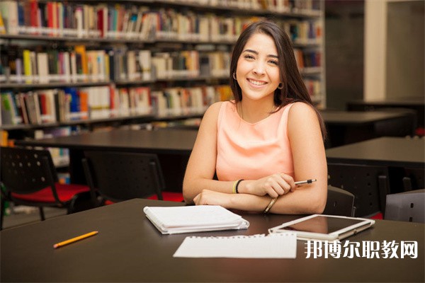 廣西哪里的職教中心能讀旅游服務(wù)與管理(導游、休閑農(nóng)業(yè)方向)專業(yè)