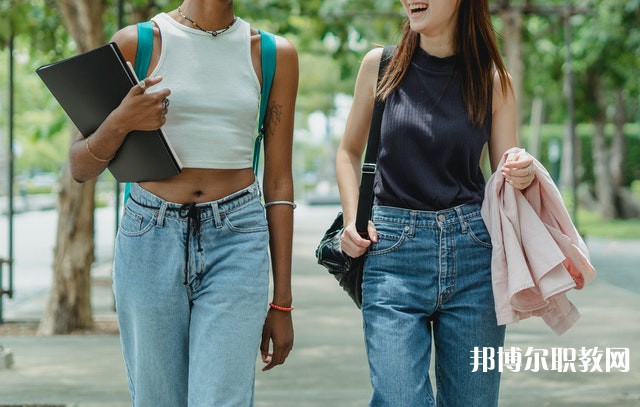四川哪里的中職學校能讀計算機與電子商務(wù)專業(yè)