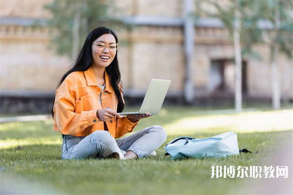 四川哪里的職業(yè)學(xué)校能讀計(jì)算機(jī)動(dòng)漫與游戲制作專(zhuān)業(yè)