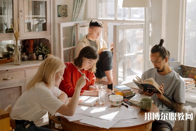 貴州哪里的中職學(xué)校能讀計算機網(wǎng)絡(luò)運用專業(yè)