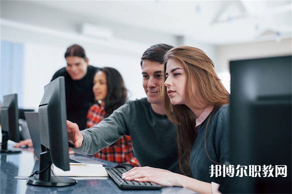 廣西哪里的職業(yè)學(xué)校能讀印前設(shè)計與廣告設(shè)計專業(yè)