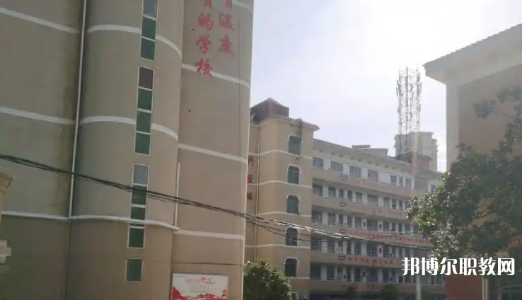 益陽市科技工程學(xué)校2025年學(xué)費、收費多少