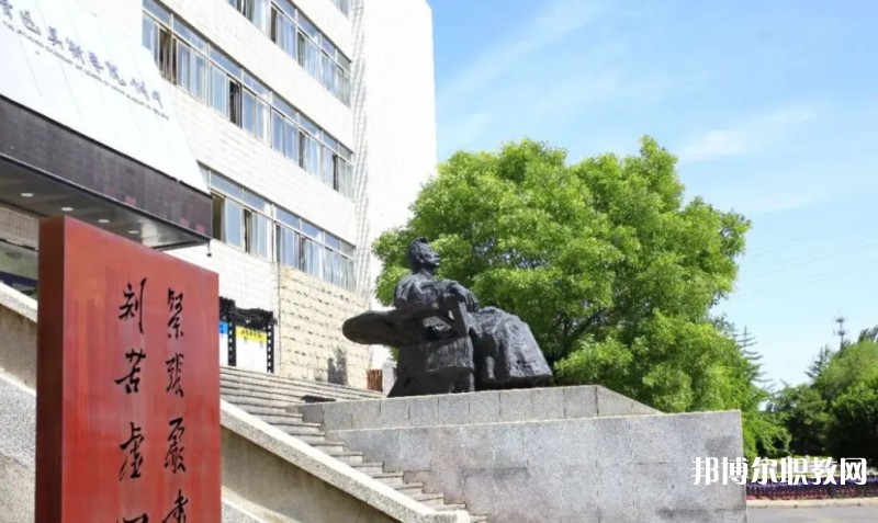2025魯迅美術(shù)學(xué)院附屬中等美術(shù)學(xué)校招生計劃 招生人數(shù)是多少(附要求、條件、對象)