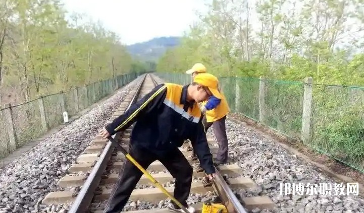 甘肅2025年鐵路學(xué)校讀什么專(zhuān)業(yè)有前途