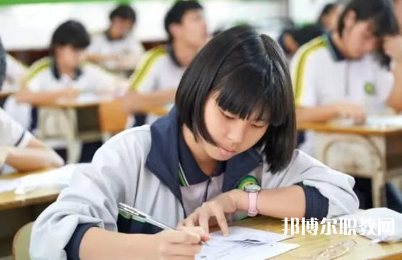 2025鹽城公辦中專(zhuān)學(xué)校最新排名前三名單